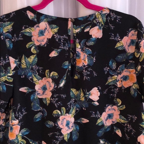 Ruffle sleeve black floral blouse LAST CALL - Picture 3 of 4